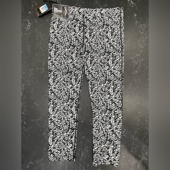 NWT NIKE pronto running cropped leggings - Picture 3 of 5